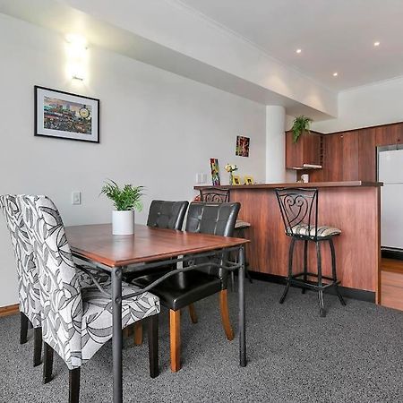 Spacious One Bedroom Apartment On Princes Wharf Окленд Экстерьер фото