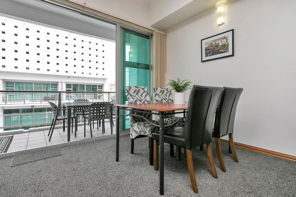 Spacious One Bedroom Apartment On Princes Wharf Окленд Экстерьер фото