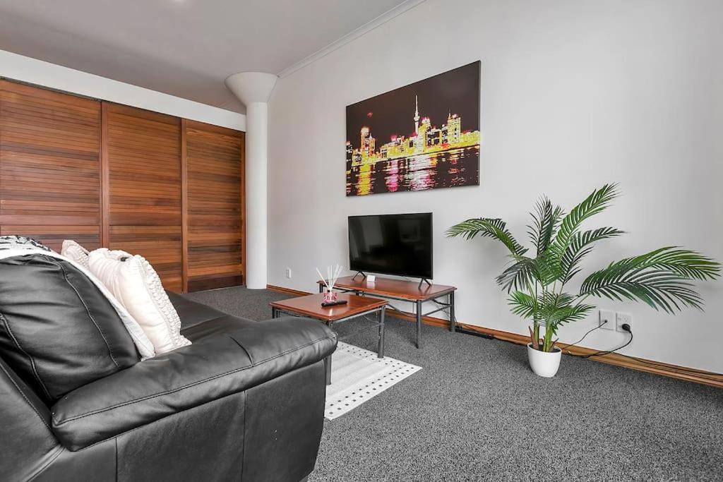Spacious One Bedroom Apartment On Princes Wharf Окленд Экстерьер фото