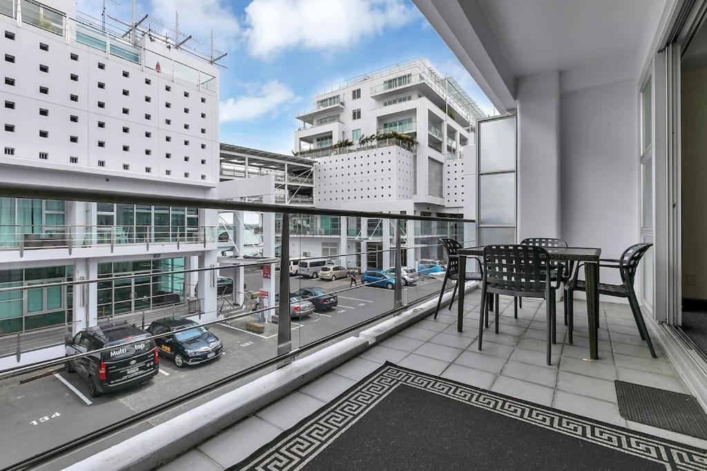 Spacious One Bedroom Apartment On Princes Wharf Окленд Экстерьер фото